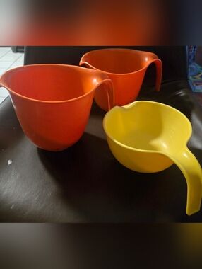 Vintage RUBBERMAID ORANGE GRIP & MIX Yellow 2661-2, 2661-3, 3004-2 As Is Lot Of